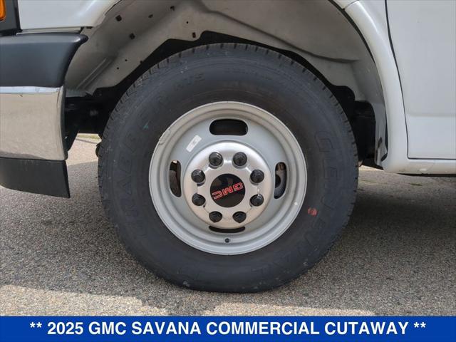 2025 GMC Savana Cutaway 4500 Van