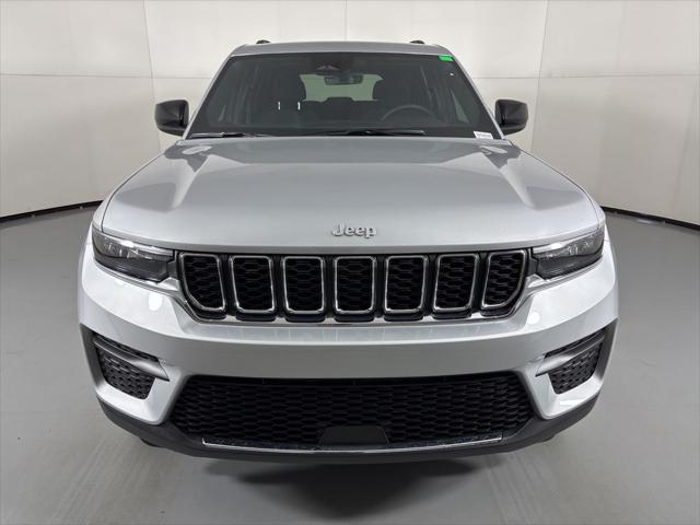 2025 Jeep Grand Cherokee Laredo 4x4