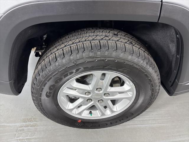 2025 Jeep Grand Cherokee Laredo 4x4