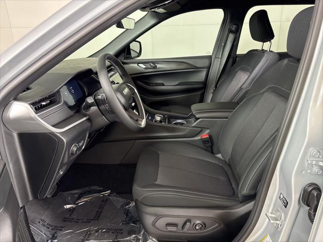 2025 Jeep Grand Cherokee Laredo 4x4