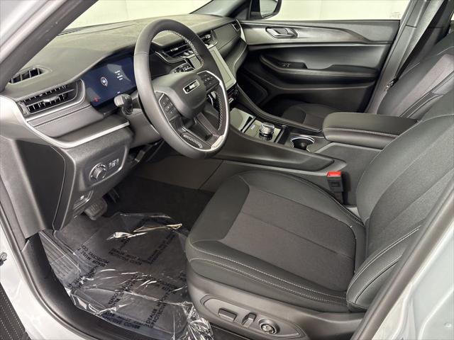 2025 Jeep Grand Cherokee Laredo 4x4