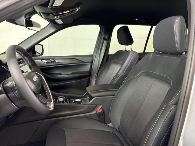 2025 Jeep Grand Cherokee Laredo 4x4