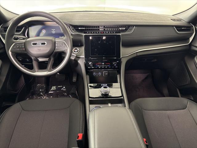 2025 Jeep Grand Cherokee Laredo 4x4