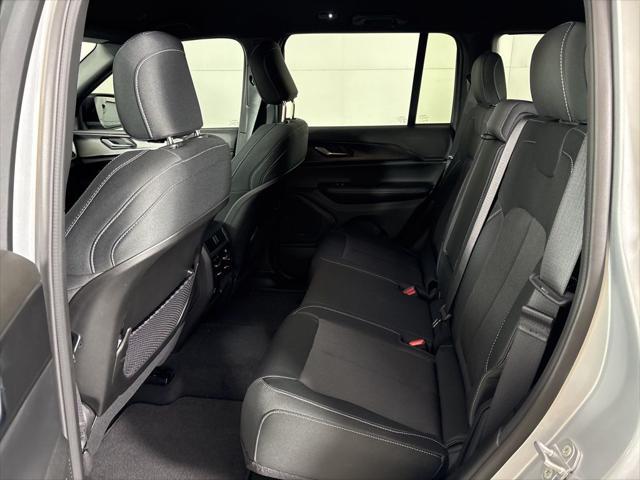 2025 Jeep Grand Cherokee Laredo 4x4