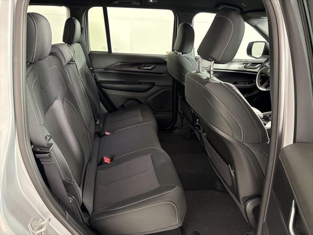 2025 Jeep Grand Cherokee Laredo 4x4