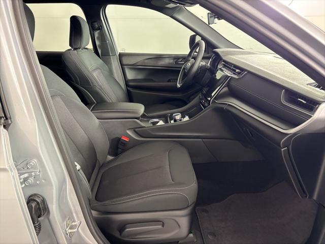 2025 Jeep Grand Cherokee Laredo 4x4
