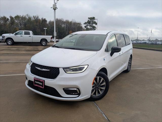 2024 Chrysler Pacifica Hybrid Select