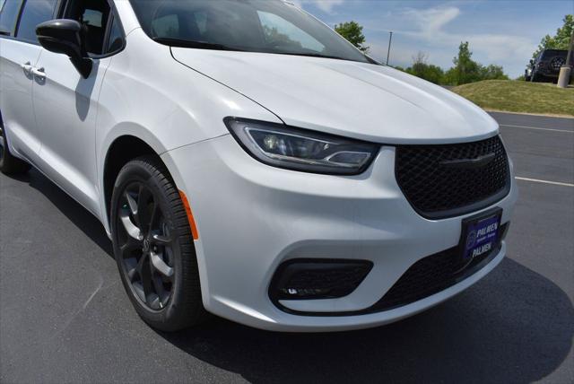 2026 Chrysler Pacifica Select AWD