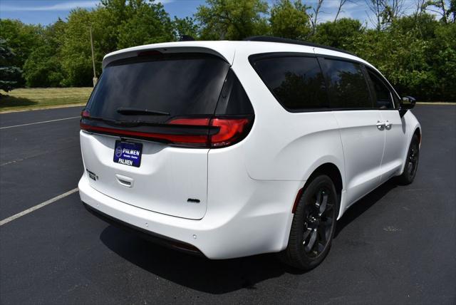 2026 Chrysler Pacifica Select AWD