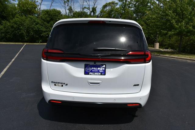 2026 Chrysler Pacifica Select AWD