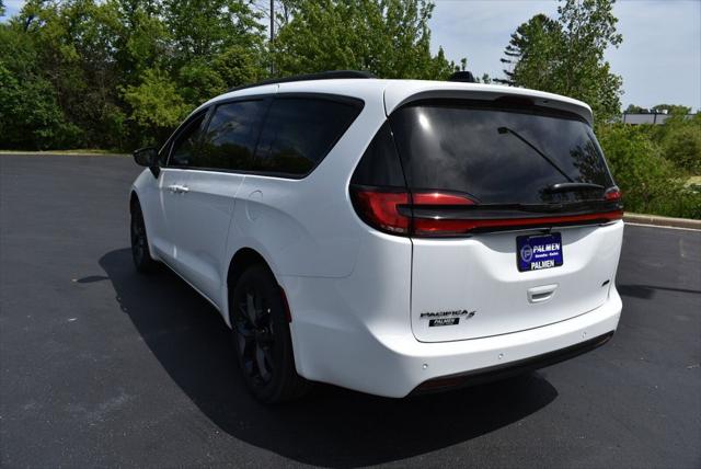 2026 Chrysler Pacifica Select AWD
