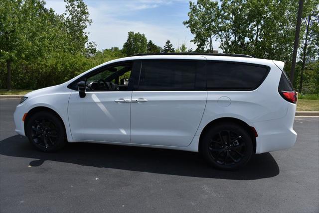 2026 Chrysler Pacifica Select AWD