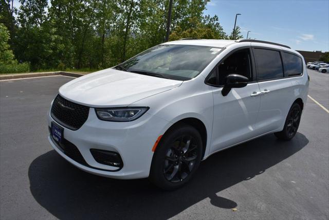 2026 Chrysler Pacifica Select AWD
