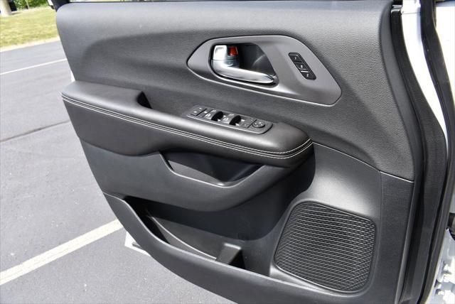 2026 Chrysler Pacifica Select AWD