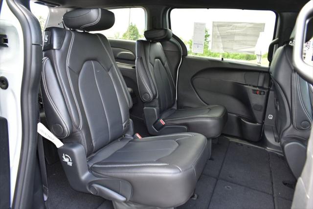 2026 Chrysler Pacifica Select AWD