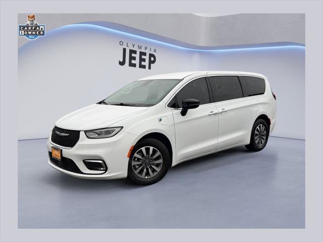 2024 Chrysler Pacifica Hybrid Select