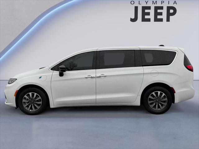 2024 Chrysler Pacifica Hybrid Select