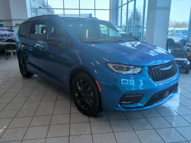 2026 Chrysler Pacifica Select AWD
