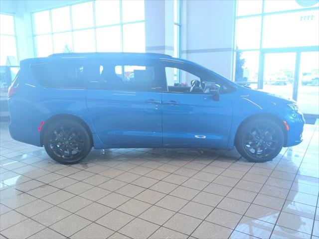 2026 Chrysler Pacifica Select AWD