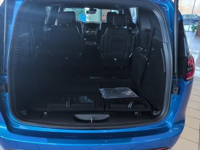 2026 Chrysler Pacifica Select AWD