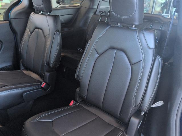 2026 Chrysler Pacifica Select AWD