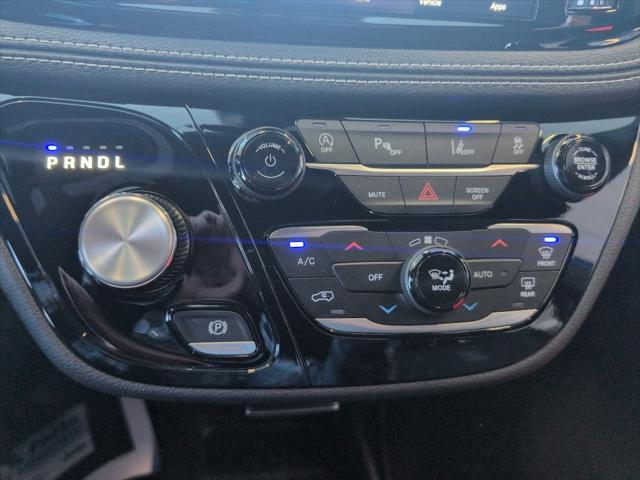 2026 Chrysler Pacifica Select AWD