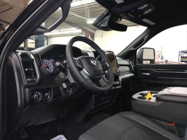 2025 RAM 2500 Big Horn Crew Cab 4x4 64 Box