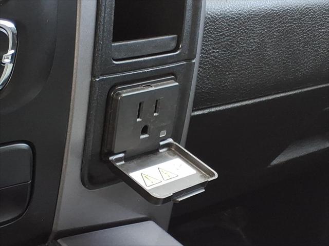 2023 Ram 1500 Classic SLT Crew Cab 4x4 5'7" Box