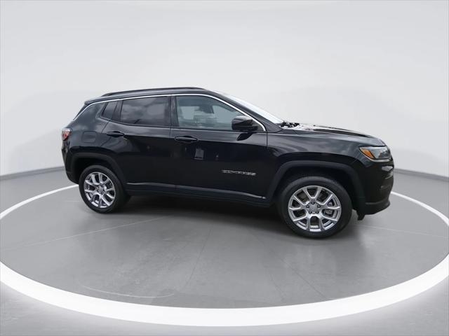 2023 Jeep Compass Latitude Lux FWD