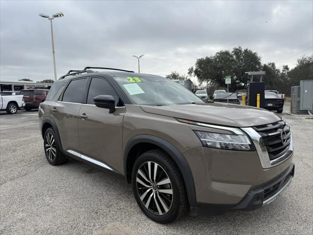 2023 Nissan Pathfinder Platinum FWD