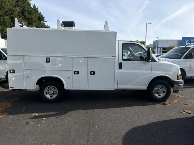 2025 Chevrolet Express Cutaway Work Van