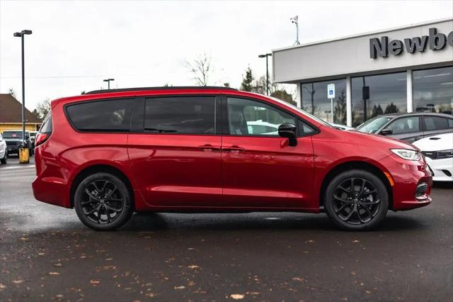 2026 Chrysler Pacifica Select AWD