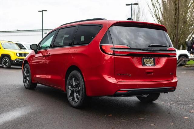 2026 Chrysler Pacifica Select AWD