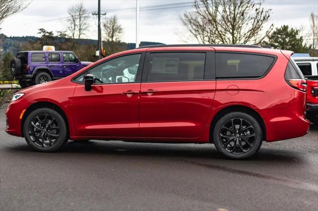 2026 Chrysler Pacifica Select AWD