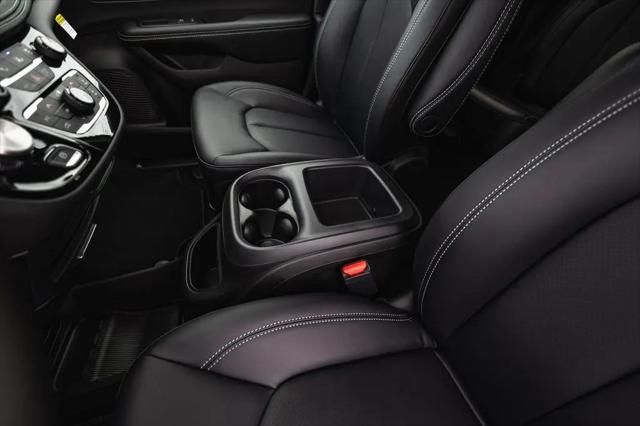 2026 Chrysler Pacifica Select AWD