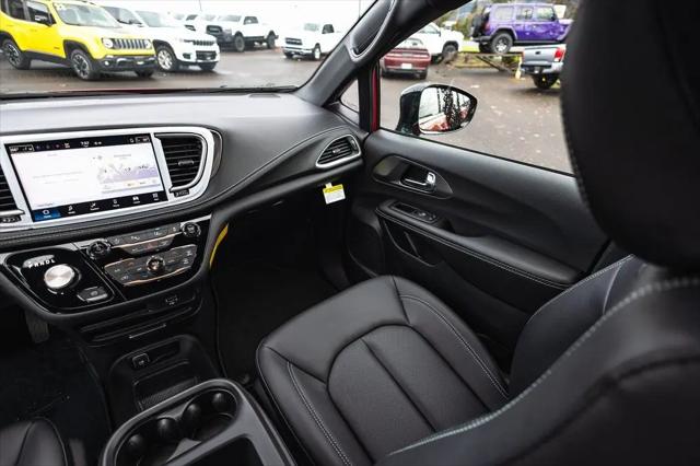 2026 Chrysler Pacifica Select AWD