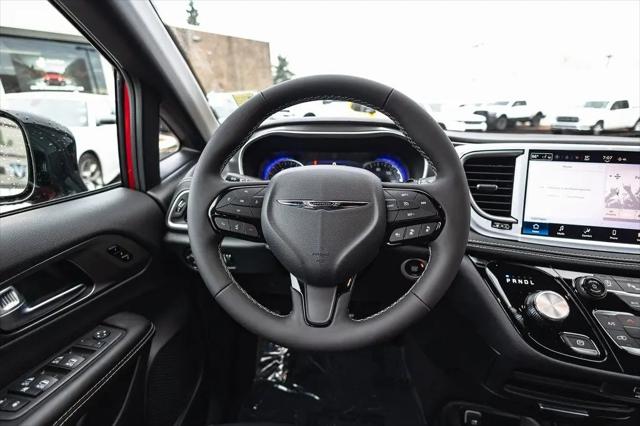 2026 Chrysler Pacifica Select AWD