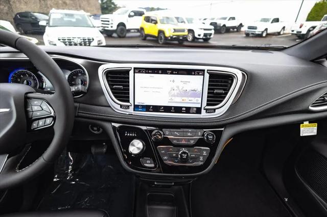 2026 Chrysler Pacifica Select AWD