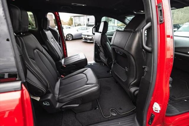 2026 Chrysler Pacifica Select AWD