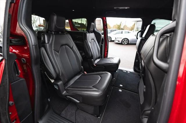 2026 Chrysler Pacifica Select AWD