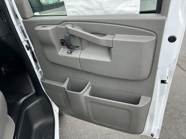 2025 Chevrolet Express Passenger RWD 3500 Extended Wheelbase LS