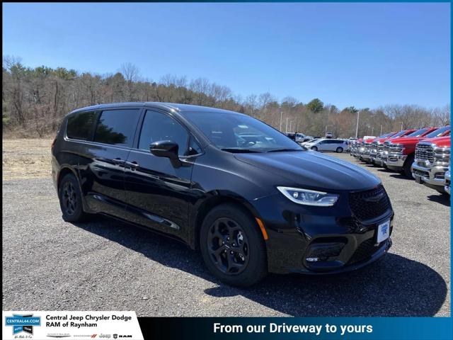 2023 Chrysler Pacifica Hybrid Touring L for sale in Raynham, MA