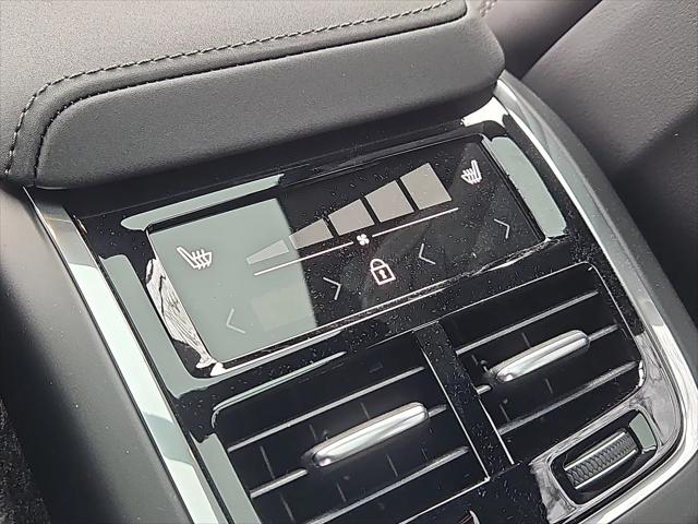 2026 Volvo XC60 B5 Ultra Black Edition