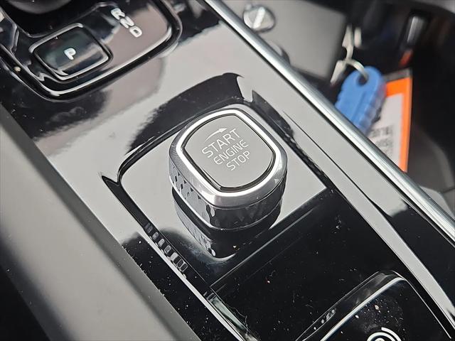 2026 Volvo XC60 B5 Ultra Black Edition
