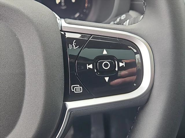 2026 Volvo XC60 B5 Ultra Black Edition