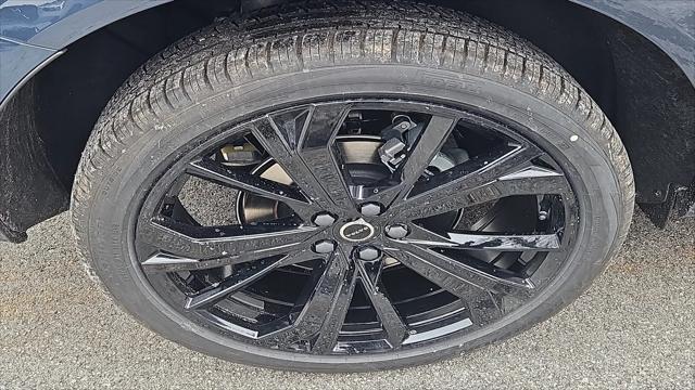 2026 Volvo XC60 B5 Ultra Black Edition