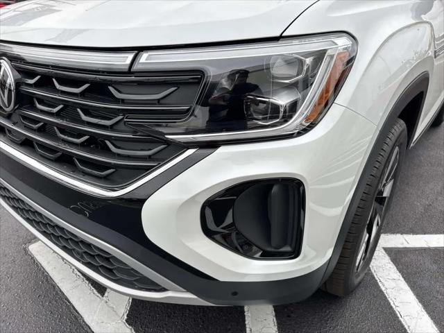 2026 Volkswagen Atlas Cross Sport SE with Technology