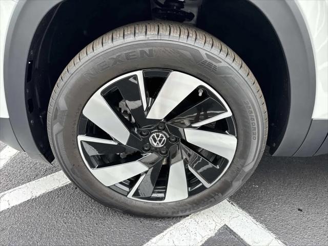 2026 Volkswagen Atlas Cross Sport SE with Technology
