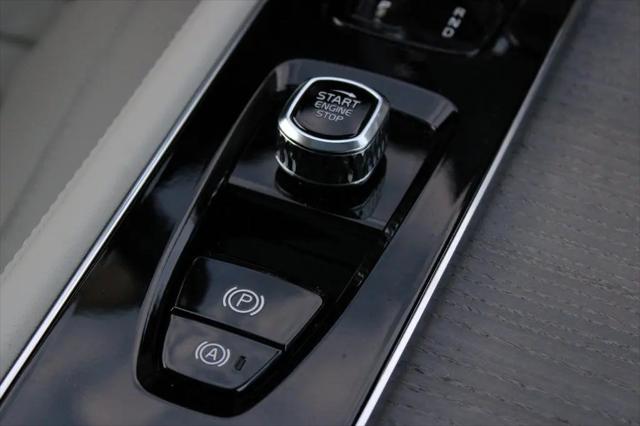 2026 Volvo XC90 Plug-In Hybrid Ultra, T8 AWD, Electric/Gasoline, Bright, 7 Seats