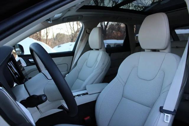 2026 Volvo XC60 Plug-In Hybrid Ultra, T8 AWD Electric/Gasoline, Dark